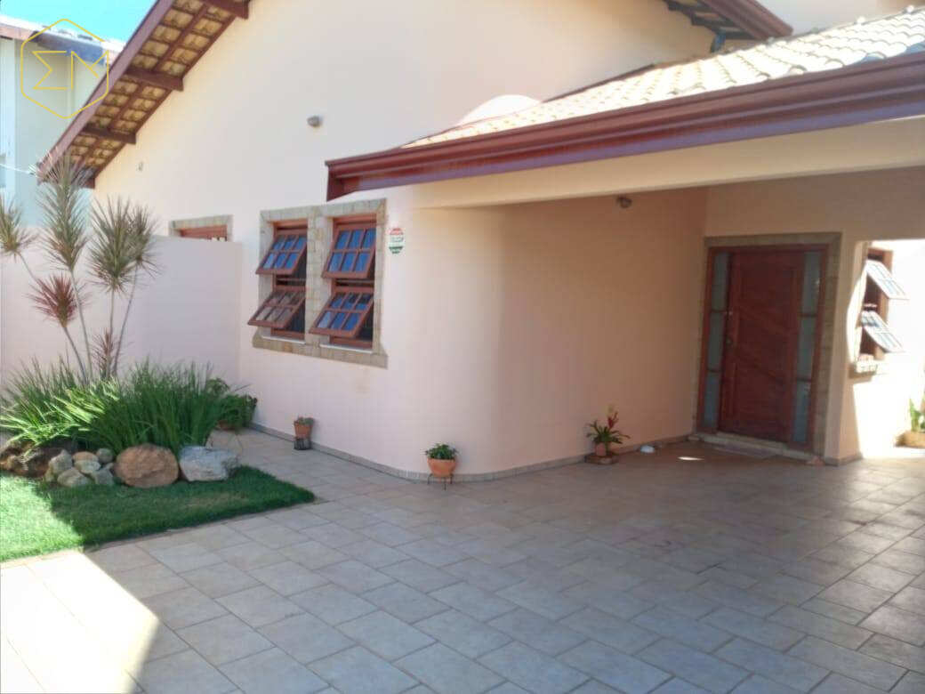 - Casa à venda em Campinas, Parque Alto Taquaral, com 3 quartos